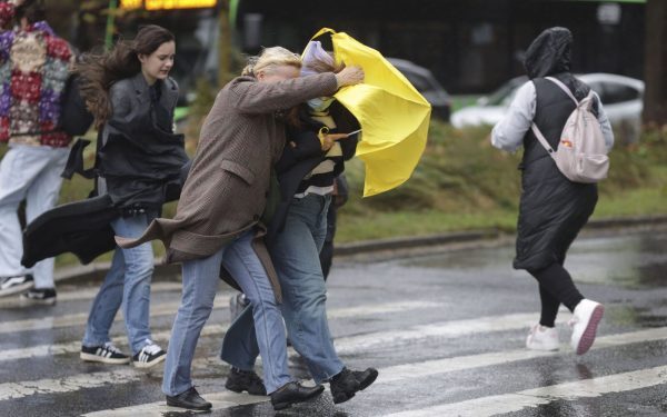 Vântul puternic care a început să se lase peste țară a atras atenția autorităților și a meteorologilor, semnalând o posibilă perturbare a rytmului cotidian
