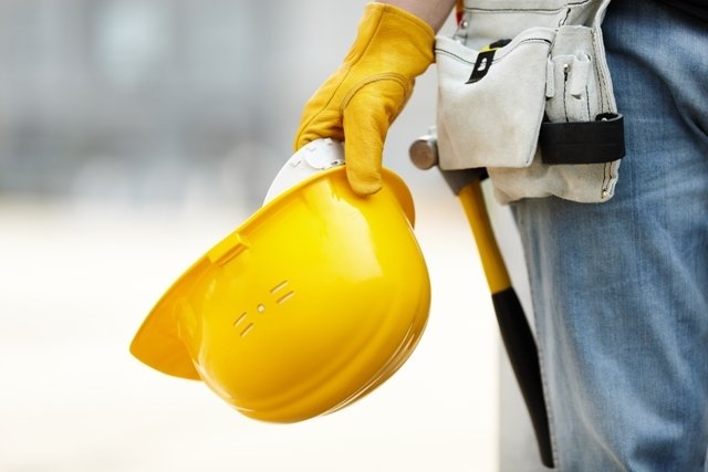 Val de investiții în infrastructura bihoreană: constructorii prind un contract de peste 6 milioane de euro pentru modernizarea DN 79 Autoritățile județene din Bihor au inaugurat oficial un proiect major menit să revoluționeze infrastructura rutieră din zona Oradea: extinderea drumului național 79 între Oradea și Nojorid, printr-un contract de peste 34 milioane de lei (aproximativ 6,7 milioane de euro)