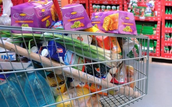Anul 2025 marchează o bornă importantă în dinamica pieței de bunuri de larg consum, în special în ceea ce privește obiceiurile de cumpărare și preferințele consumatorilor români