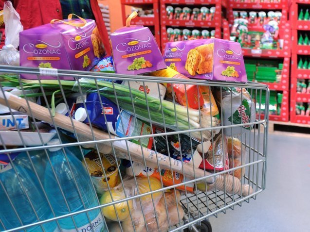 Anul 2025 marchează o bornă importantă în dinamica pieței de bunuri de larg consum, în special în ceea ce privește obiceiurile de cumpărare și preferințele consumatorilor români