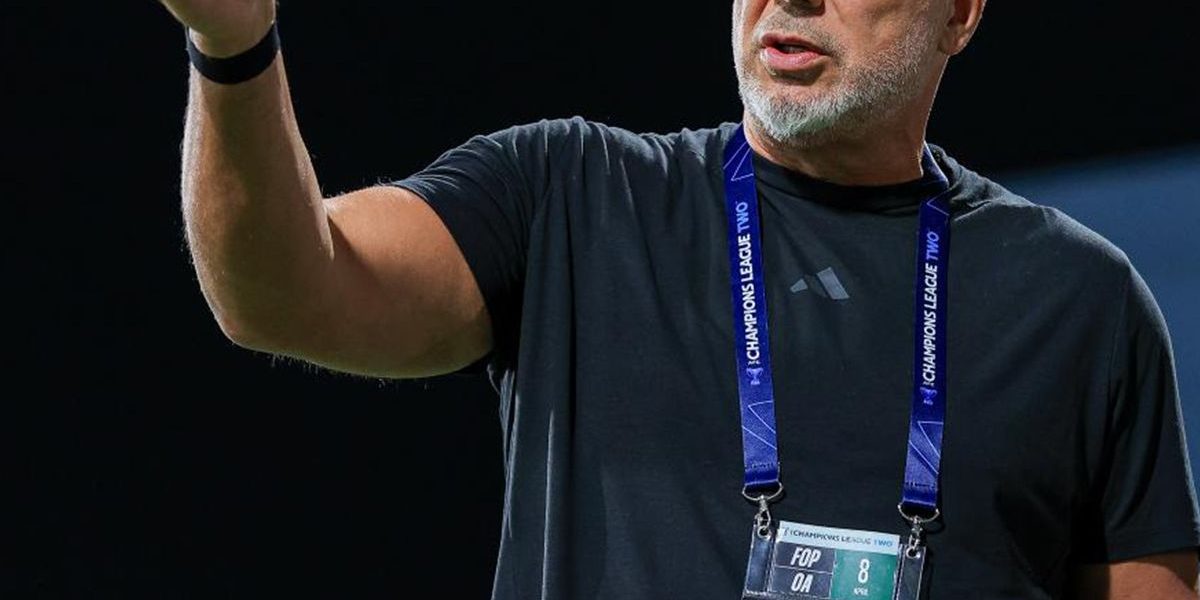 Cosmin Olăroiu, selecționerul naționalei Emiratelor Arabe Unite, este din nou pe lista dorințelor cluburilor din China