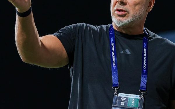 Cosmin Olăroiu, selecționerul naționalei Emiratelor Arabe Unite, este din nou pe lista dorințelor cluburilor din China