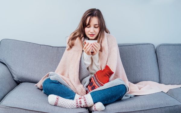 Cât de sigură este totuși informația pe care o primim despre cum să ne menținem căldura în timpul temperaturilor extrem de scăzute? În condițiile în care frigulDevine din ce în ce mai sever, oamenii se bazează adesea pe sfaturi populare și uneori contradictorii, fără să cunoască cu adevărat știința din spatele acestora