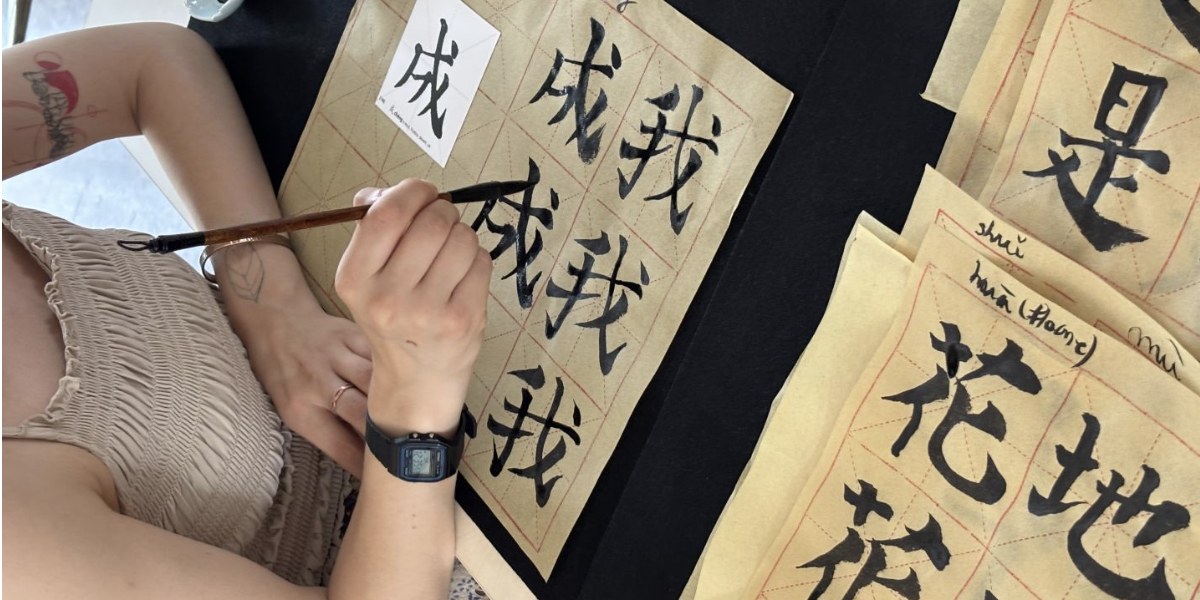 După o lungă perioadă de anticipation și așteptări pentru sosirea primăverii, Bucureștiul și-a făcut în sfârșit apariția cu evenimente culturale în aer liber și expoziții menite să reîmprospăteze scena artistică locală