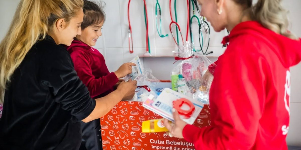 Organizația Salvați Copiii România, în parteneriat cu Fundația OMV Petrom, lansează cea de-a treia ediție a programului „Cutia Bebelușului”, o inițiativă de impact menită să reducă mortalitatea infantilă și să sprijine mamele vulnerabile încă din timpul sarcinii