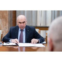 Primul ministru Ilie Bolojan a anunțat recent o schimbare semnificativă în modul în care vor fi gestionate finanțările și subvențiile alocate companiilor de stat din România
