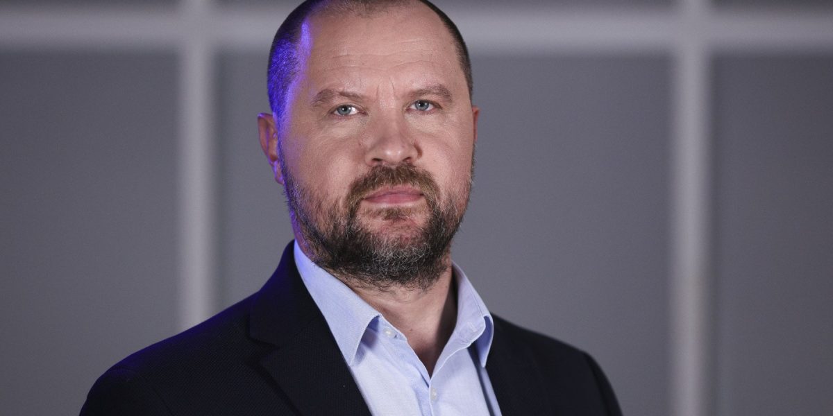 A venit momentul adevărului pentru liderii AUR, care până acum și-au construit mesajul și imaginea în jurul unor discursuri vehemente pro-românești și, aparent, pro-americane, dar fără a face pași concreți care să confirme această poziție