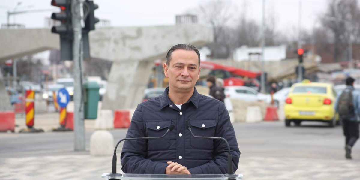 Primăria Sectorului 4 a dat startul lucrărilor pentru montarea tablierului metalic al pasajului de la Apărătorii Patriei, într-un eveniment marcat de optimism și promisiuni de decongestionare a traficului în zona de sud a capitalei