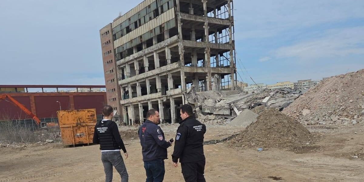 Sectorul 2 din București se află în plin proces de reconstrucție a fostei platforme industriale Aversa, dar aventurile cu demolări fără autorizație și sancțiuni continuă să atragă atenția autorităților locale