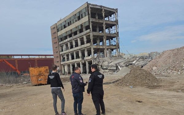 Sectorul 2 din București se află în plin proces de reconstrucție a fostei platforme industriale Aversa, dar aventurile cu demolări fără autorizație și sancțiuni continuă să atragă atenția autorităților locale