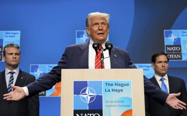 Donald Trump afișează tonuri provocatoare, previziuni spectaculoase pentru Orientul Mijlociu și America Latină Fostul președinte american Donald Trump a ieșit din tăcere cu declarații incendiare despre situația geopolitică actuală, adept fiind unei viziuni optimiste, dar optimistă, asupra viitorului pentru regiuni critice precum Cuba, Iran și Venezuela