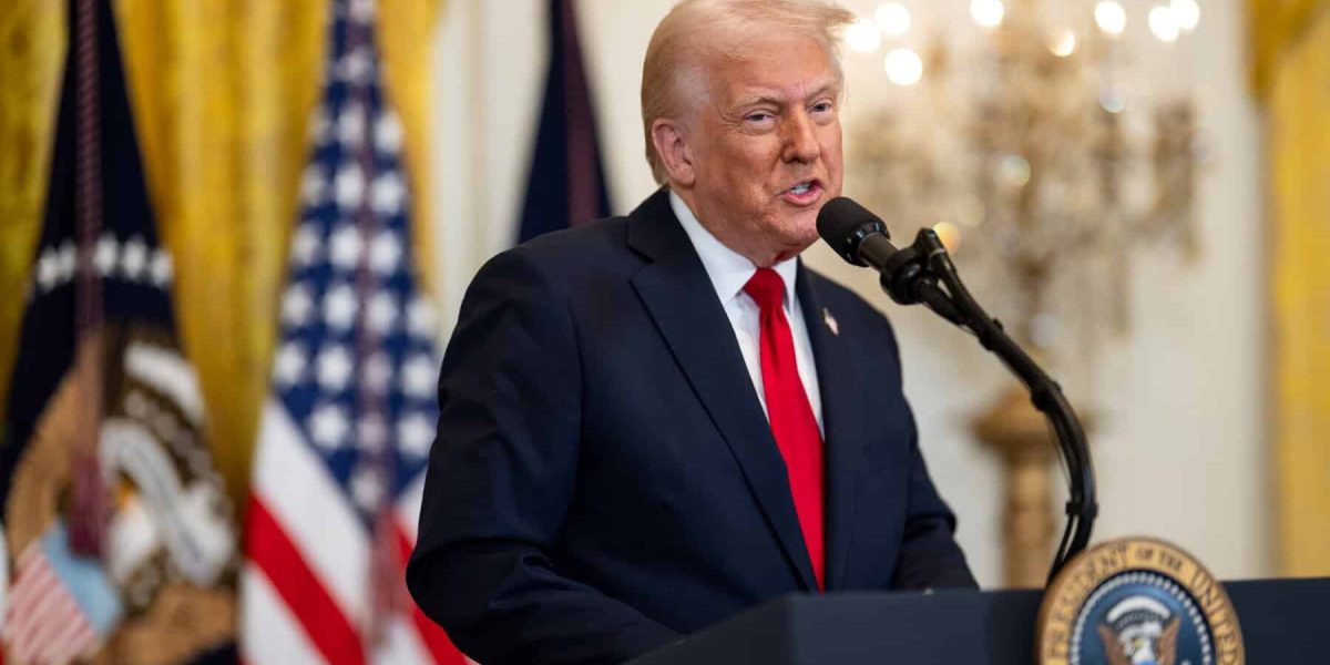 Președintele Statelor Unite, Donald Trump, a făcut o declarație surprinzătoare luni, afirmând că războiul din Iran va lua sfârșit „în curând”, ceea ce a provocat o scădere rapidă a prețului petrolului pe piețele internaționale