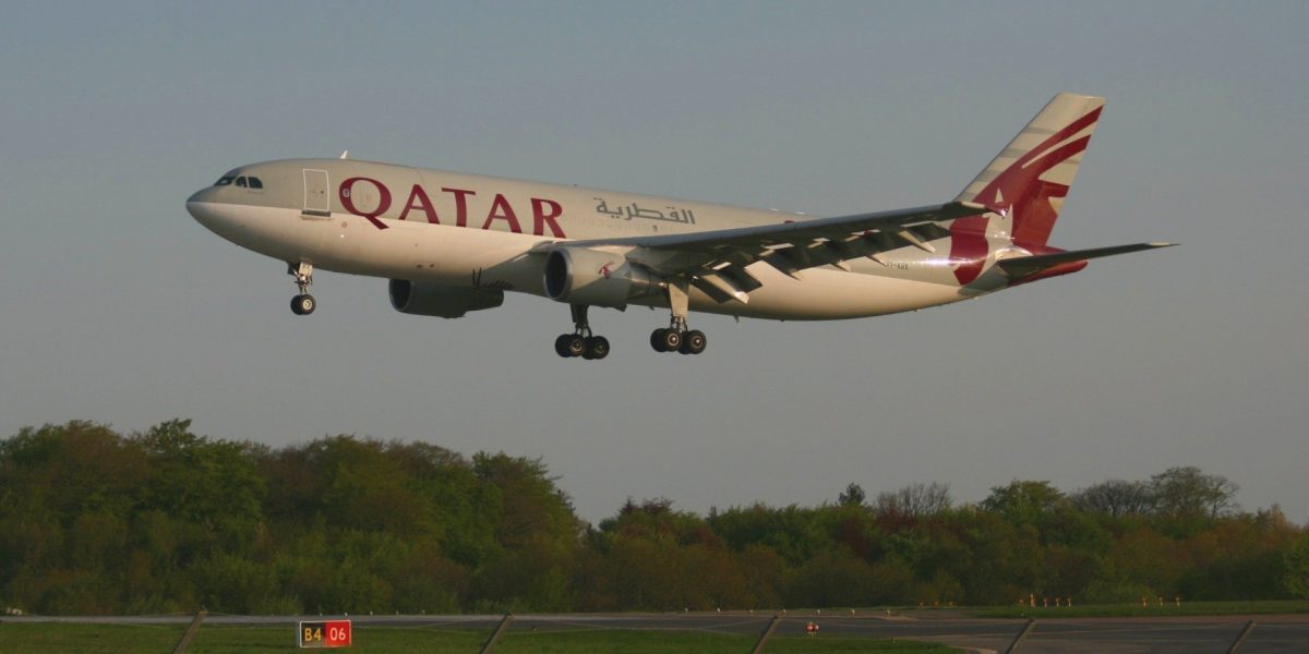 Qatar Airways intervenție de urgență pentru pasagerii blocați în Orientul Mijlociu Situație explozivă în aviație: compania Qatar Airways anunță operarea unor zboruri de urgență pentru pasagerii blocați în anumite regiuni