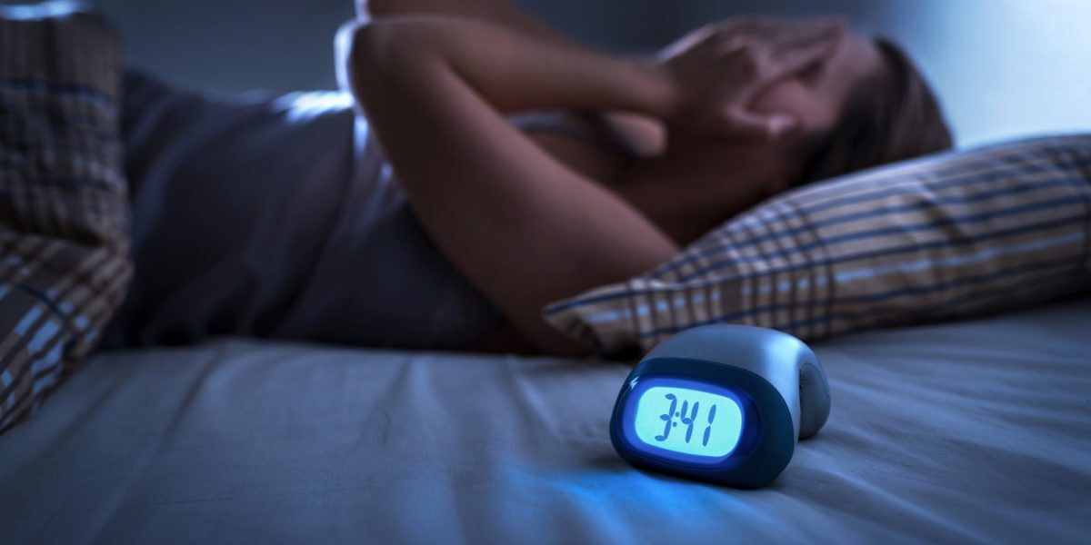 Dispozitivele de monitorizare a somnului, de multă vreme considerate instrumente utile pentru gestionarea insomniei și pentru optimizarea rutinei de odihnă, pot avea un efect neașteptat asupra anumitor categorii de utilizatori