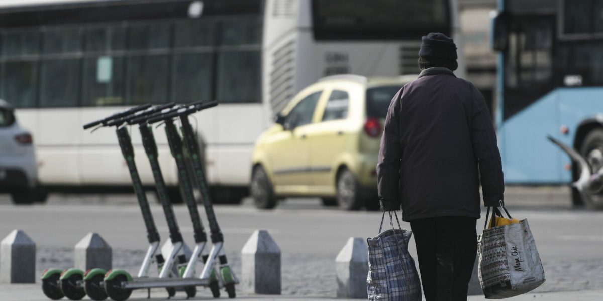 Controversele din coaliție: PSD cere fonduri suplimentare, miniștrii diverg argumentele Conflictele dintre partidele din coaliția de guvernare au escaladat în ultimele zile, pe măsură ce sursa unui nou conflict s-a arătat a fi pachetul de solidaritate solicitat de PSD