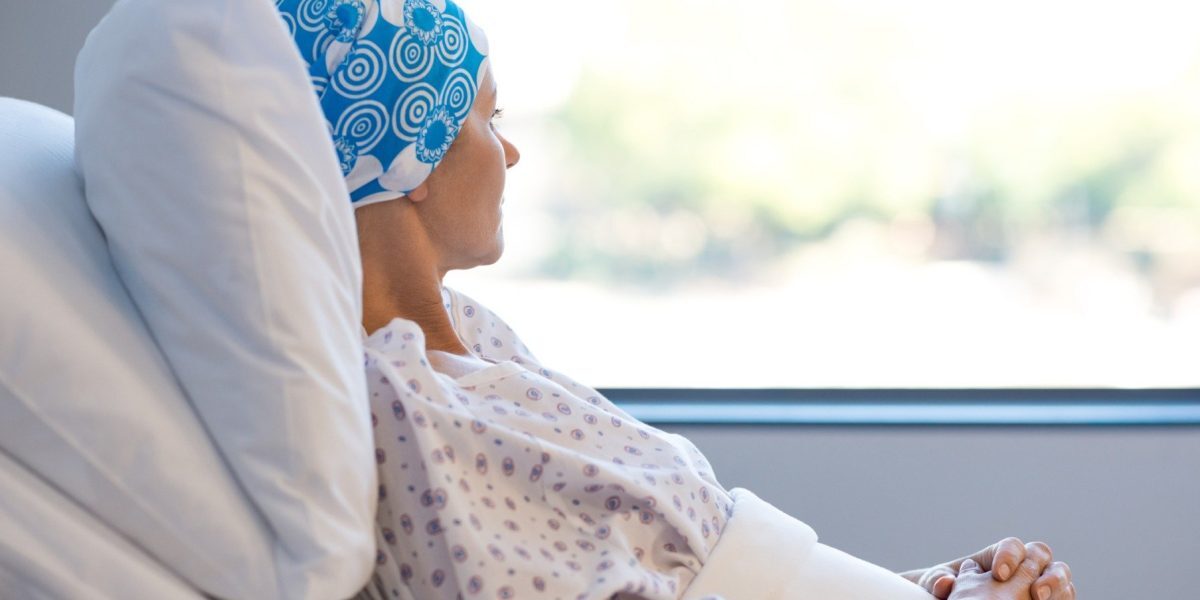 Femeile au șanse mai mari decât bărbații să supraviețuiască unui diagnostic de cancer, însă acestea sunt mai expuse riscului de a suferi efecte secundare severe în timpul tratamentului, conform unei studii recente realizate de cercetători australieni