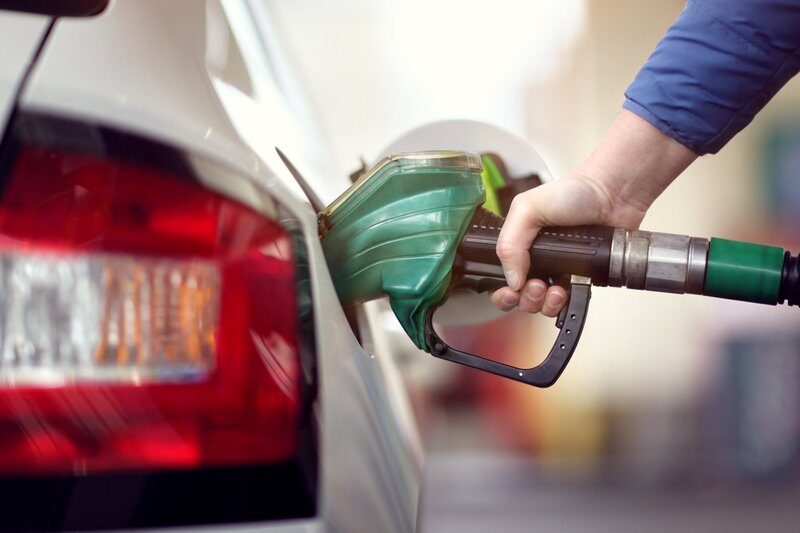 Lukoil, companie recent plasată sub supraveghere de către Guvernul României, a majorat cu 23 de bani pe litru prețul motorinei comercializate în România, depășind pentru prima dată pragul de 10,20 lei/litru
