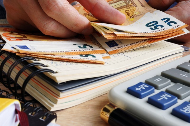 Guvernul Bolojan a propus majorarea pragului de intrare a mijloacelor fixe pentru firme, considerând această măsură ca fiind un sprijin pentru mediul de afaceri în contextul relansării economice