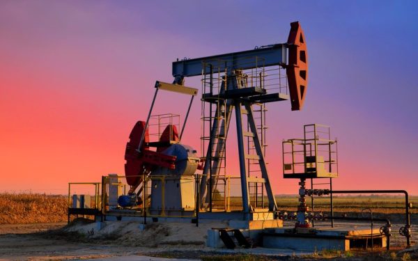 Prețurile globale ale petrolului au atins niveluri record, iar piețele bursiere din Asia au înregistrat scăderi semnificative luni dimineață, în contextul agravării conflictului între Statele Unite și Israel, care intră în a cincea săptămână