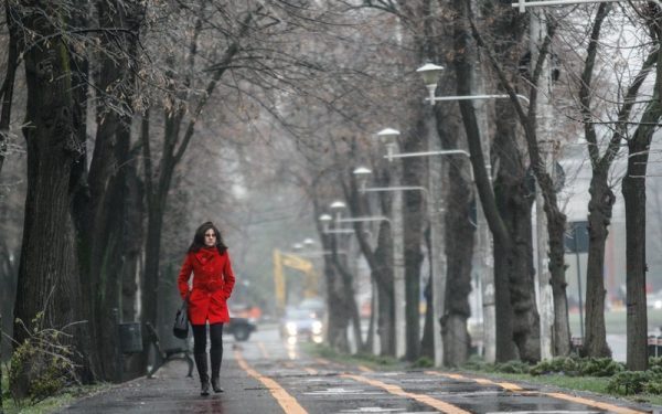Primăvara timpurie, cu temperaturi de 20 de grade, este întreruptă brusc de un val de aer rece care pătrunde dinspre nord-est, aducând răcire și primele ploi după o perioadă record de secetă