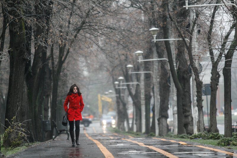 Primăvara timpurie, cu temperaturi de 20 de grade, este întreruptă brusc de un val de aer rece care pătrunde dinspre nord-est, aducând răcire și primele ploi după o perioadă record de secetă