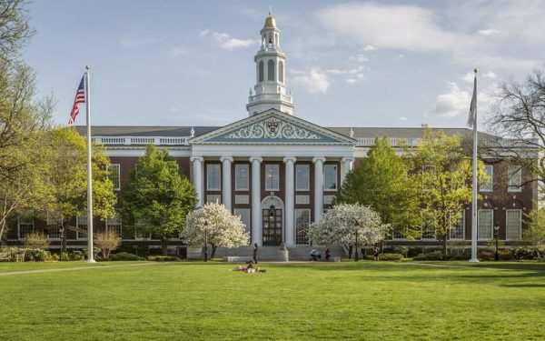 Administrația Trump a deschis un nou front în lupta sa pentru controlul discursului și al influenței în mediul academic din Statele Unite