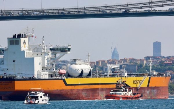 Trezoreria SUA a emis o licență temporară pentru vânzarea petrolului rusesc, măsura menită să stabilească prețurile pe piața globală și să reducă impactul sancțiunilor economice aplicate Moscovei, la mai bine de un an după începutul invaziei din Ucraina