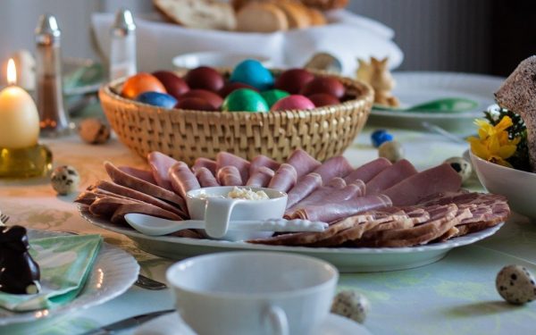 În ciuda așteptărilor ca Valea Prahovei să devină o destinație artificial aglomerată în timpul sărbătorilor de Paște, cifrele recente arată contrariul: în 2026, turiștii care intenționează să petreacă Sfântul Paște în această zonă încă pot găsi cazare disponibilă cu doar o lună înainte