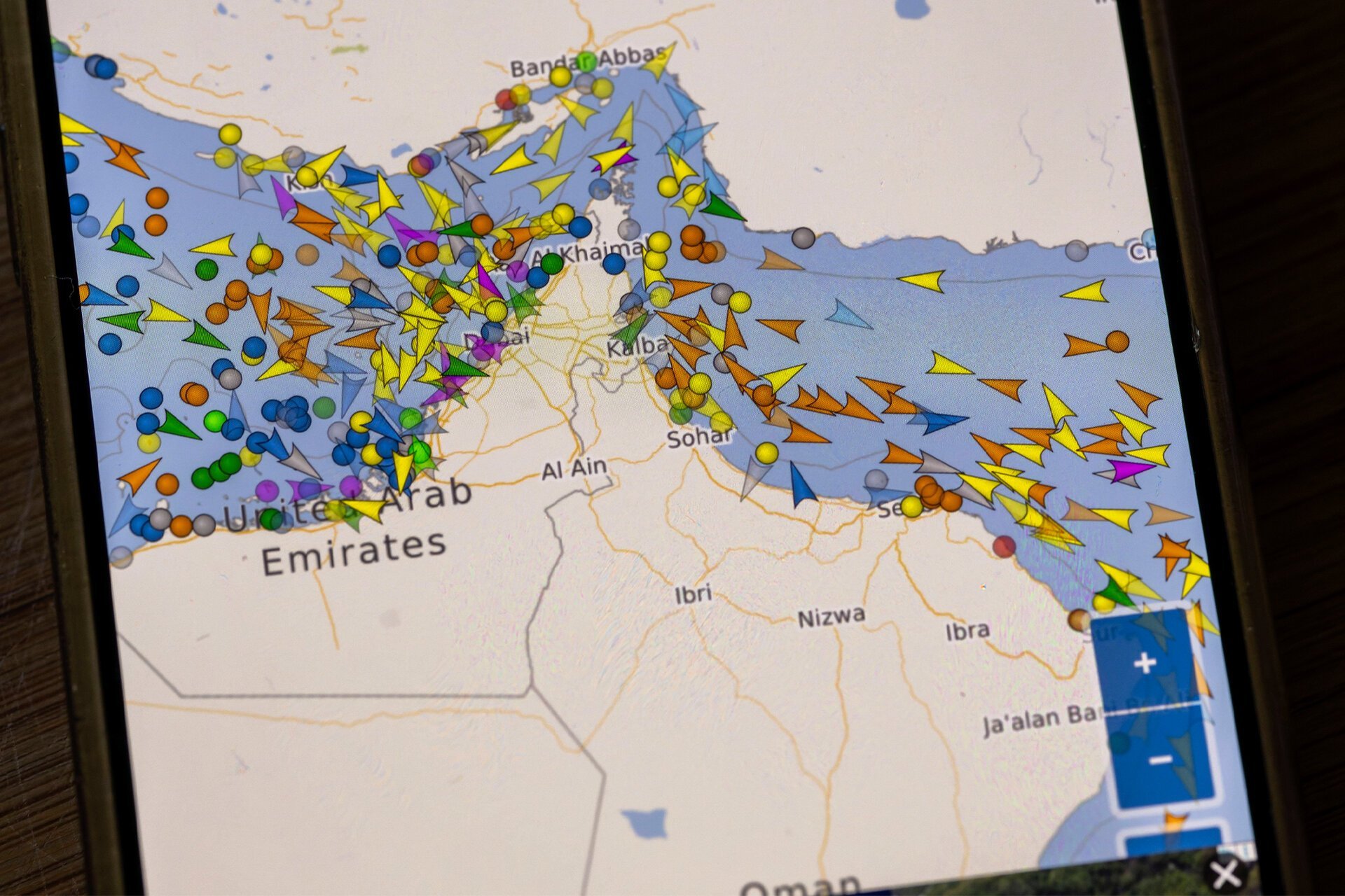 Prețul petrolului atinge recorduri istorice în contextul tensiunilor geopolitice din Orientul Mijlociu Pe data de 11 iulie 2008, piața petrolieră a avut parte de un moment de cotitură, când prețul țițeiului a ajuns la cel mai înalt nivel din istorie până acea dată, marcând o cifră-record de peste 147 de dolari per baril