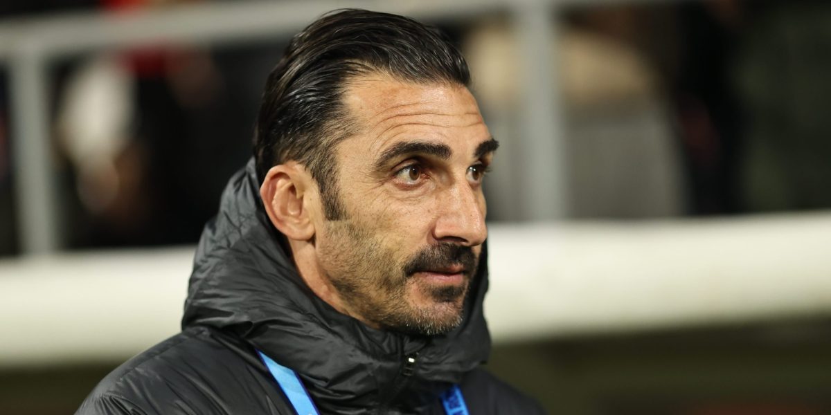 Elias Charalambous, antrenorul cipriot care a condus FCSB în ultimii trei ani, a luat decizia de a părăsi clubul după eșecul suferit în ultima etapă a sezonului regulat din Superliga, când formația „roș-albastră” a pierdut pe teren propriu cu 1-3 în fața U Cluj