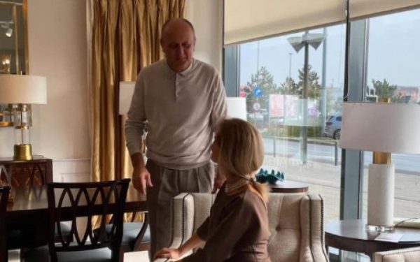 Diana Șucu, cunoscută afaceristă din domeniul designului interior și mobilierului de lux, a avut o reacție surprinzătoare atunci când fratele său, Dan Șucu, a decis să investească în clubul de fotbal Rapid București
