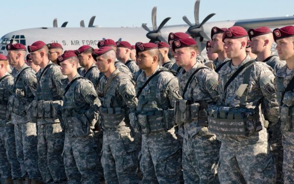 Administrația președintelui american Donald Trump ia în considerare trimiterea de mii de militari în Orientul Mijlociu pentru a sprijini operațiuni terestre împotriva Iranului, au declarat pentru Reuters surse apropiate deciziei