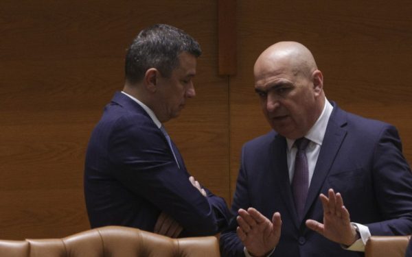 Dispută internă în coaliție după scandalul repatrierii românilor din zonele de conflict din Orientul Mijlociu Ședința Coaliției de guvernare s-a transformat într-un teren de confruntare în urma scandalului generat de modul în care Ministerul Afacerilor Externe a gestionat operațiunea de repatriere a cetățenilor români din zonele de război din Orientul Mijlociu