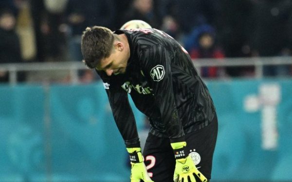 Ilie Dumitrescu, despre evoluția lui Ștefan Târnovanu la FCSB: „Îmi pare rău pentru situația lui” Situația actuală a portarului Ștefan Târnovanu, unul dintre cei mai promițători tineri jucători ai FCSB-ului, a stârnit dezbateri în sânul echipei și în rândul fanilor