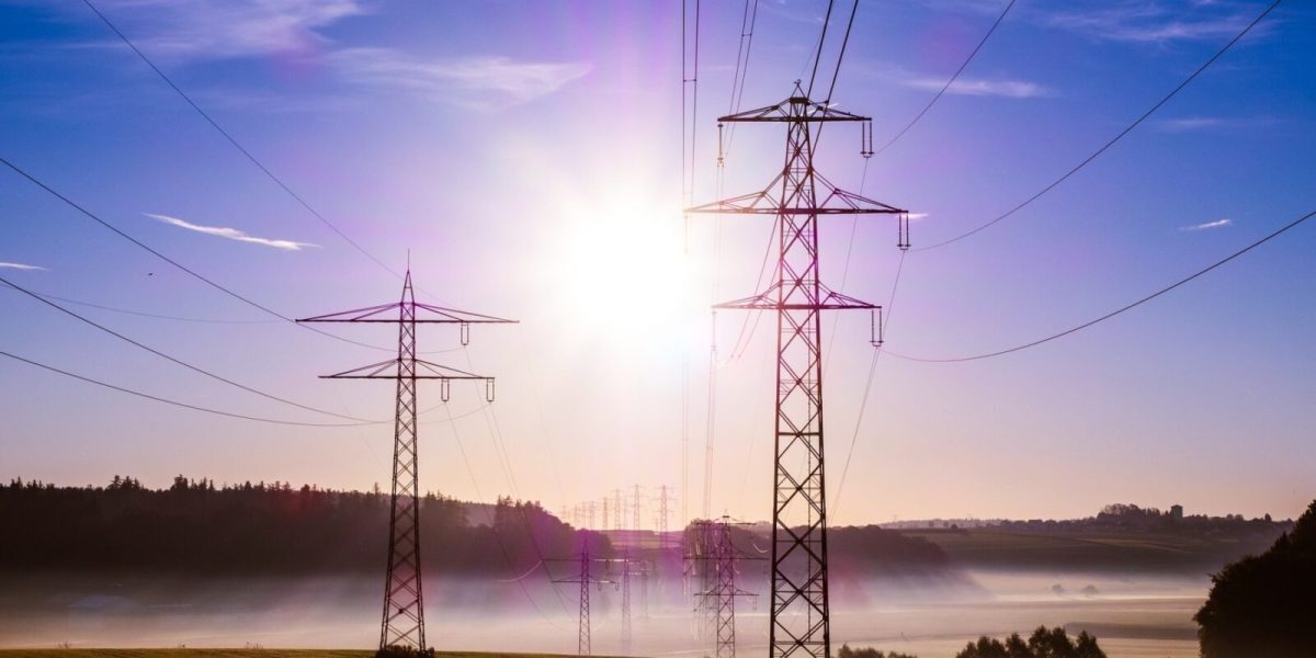 Slovacia amenință cu retragerea sprijinului energetic pentru Ucraina, pe fondul deteriorării relațiilor și al crizei energetice Slovacia pare să fie în prezent la un pas de a-și retrage suportul energetic pentru Ucraina, pe fondul tensiunilor create de criza energetică și disputele legate de furnizarea de resurse, în special de tranzitul petrolului rusesc