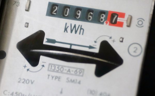 Numărul interceptărilor ilegale de energie în România a ajuns anul trecut la 1.275, potrivit datelor furnizate de compania de distribuție Delgaz Grid, acoperind cele 20 de județe în care activează