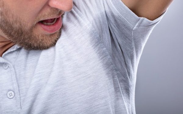 Transpirația excesivă, o condiție ce pare să pună în umbră orice efort sau temperatură ambientală, afectează milioane de oameni din întreaga lume și, în mod surprinzător, și în țara noastră