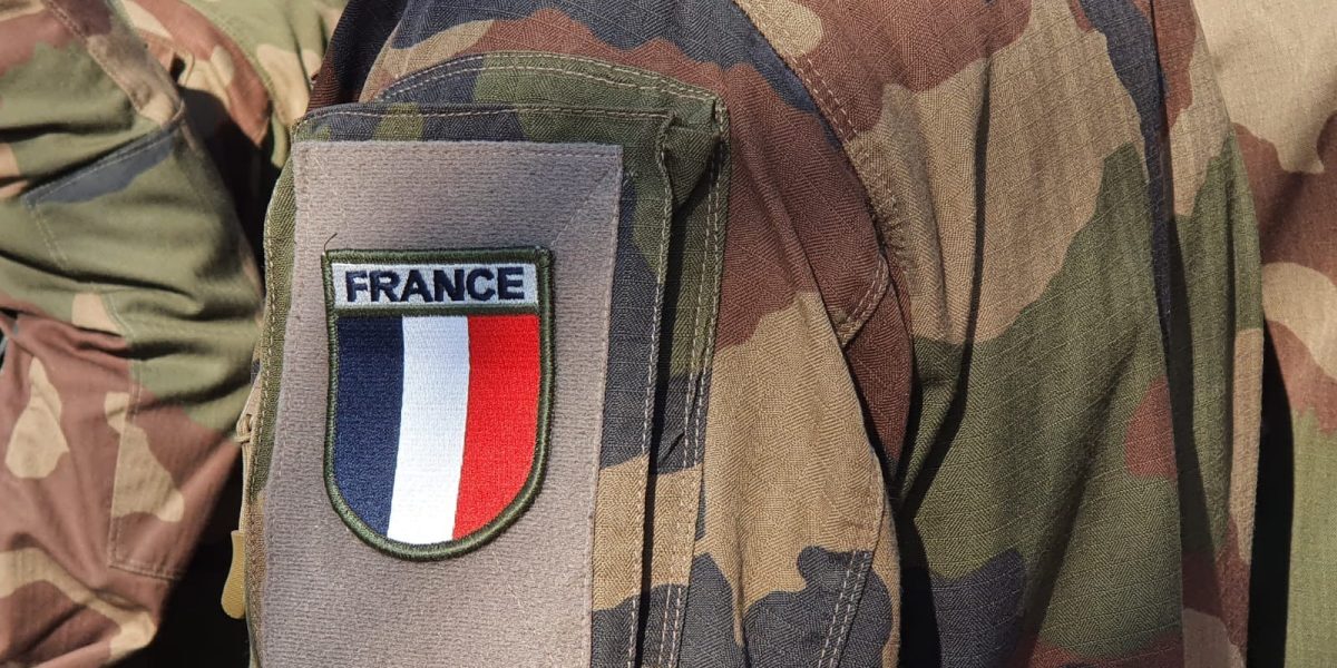 Primul militar francez ucis în conflictul din Irak, într-un atac în regiunea Erbil Un militar francez a fost ucis în timpul unui atac în regiunea Erbil, situată în Kurdistanul irakian, confirmând astfel prima victimă înregistrată în rândul forțelor armate ale Franței în contextul tensionatului război din Orientul Mijlociu