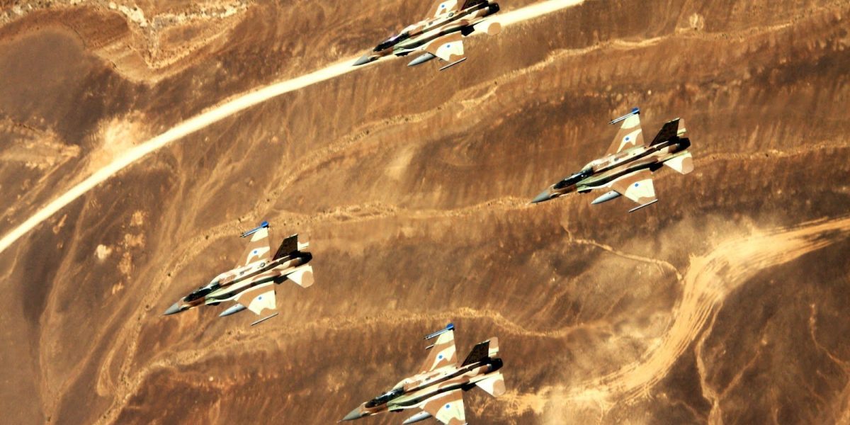 Israelul avansează în conflictul cu Iranul, anunțând a doua fază a operațiunii militare După o primă etapă de succes, în care s-a obținut superioritate aeriană și s-au neutralizat rețelele de rachete balistice ale adversarului, Israelul pregătește o ofensivă de amploare împotriva regimului iranian și a reprezentanților săi în regiune