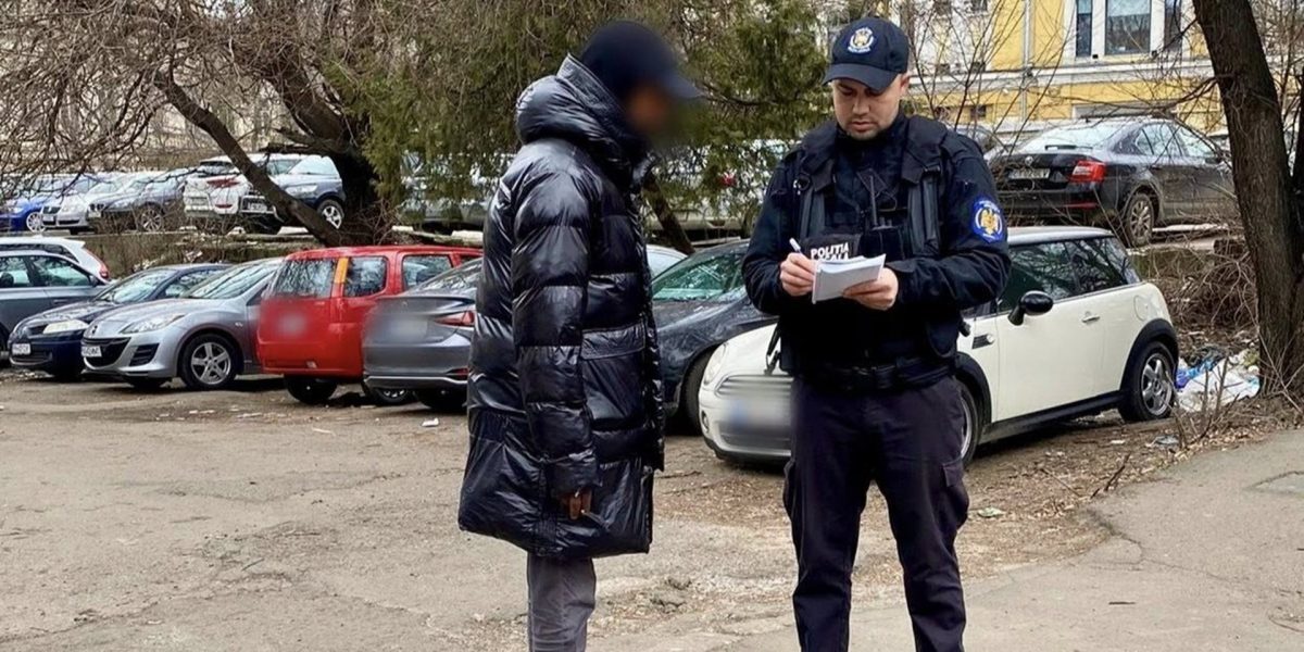 Campanie intensificată împotriva falșilor parcagii din București: peste o sută de amenzi aplicate în doar câteva zile Autoritățile din București continuă să combată fenomenul falșilor parcagii, o problemă în creștere în centrul orașului, care pune în pericol atât siguranța cetățenilor, cât și integritatea parcărilor publice