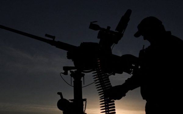 Operațiuni militare intensive în estul Ucrainei: lovituri asupra pozițiilor rusești În noaptea de 12 martie, armata ucraineană a lansat o serie de atacuri împotriva obiectivelor militare rusești din regiunile Lugansk și Zaporojie, într-o demonstrație clară a capacității și coordonării forțelor ucrainene în contextul conflictului tot mai complicat din estul țării