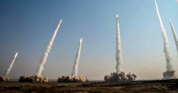 Rădăcinile conflictului dintre SUA și Iran sunt adânci, iar istoria interacțiunilor lor a fost marcată de momente tensionate, conflicte militare și schimbări de regimuri, de multe ori influențate de interese geopolitice și resursele strategice
