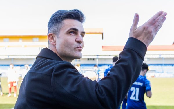 Schimbare de ton la Metaloglobus: Florin Bratu aduce speranță și o nouă energie pe banca tehnică Atmosfera în sânul echipei Metaloglobus București a cunoscut o transformare semnificativă odată cu înlocuirea antrenorului Mihai Teja cu fostul internațional Florin Bratu