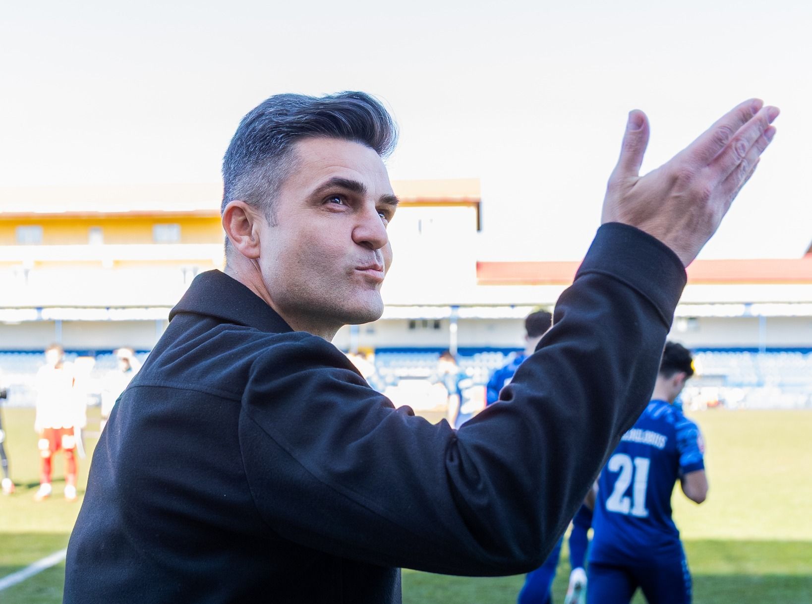 Schimbare de ton la Metaloglobus: Florin Bratu aduce speranță și o nouă energie pe banca tehnică Atmosfera în sânul echipei Metaloglobus București a cunoscut o transformare semnificativă odată cu înlocuirea antrenorului Mihai Teja cu fostul internațional Florin Bratu