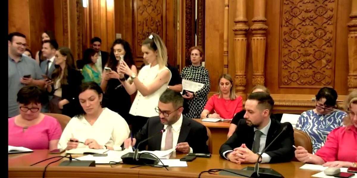 Ministrul Muncii ridică semne de întrebare despre bugetul social al anului 2023: pachetul de solidaritate nu figurează în alocările oficiale Ministrul Muncii, Florin Manole, a făcut o declarație care marchează o premieră în ultimele zile ale anului bugetar