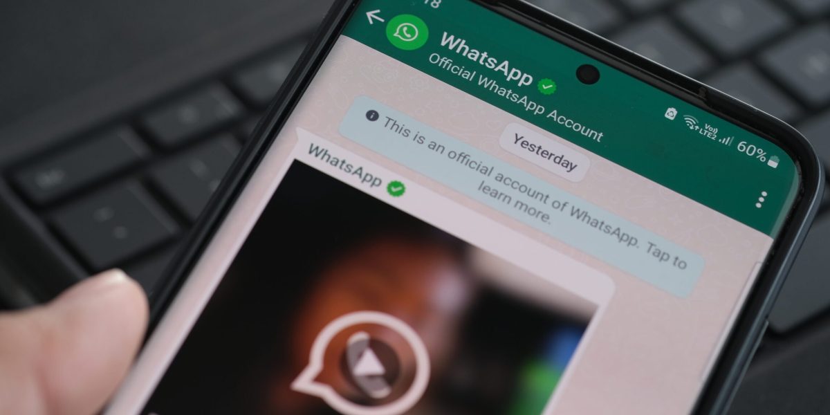 WhatsApp se pregătește să lanseze un nou sistem de abonament numit WhatsApp Plus, care promite utilizatorilor o serie de funcții extinse ce vizează personalizarea și gestionarea conversațiilor