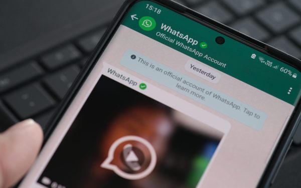 WhatsApp se pregătește să lanseze un nou sistem de abonament numit WhatsApp Plus, care promite utilizatorilor o serie de funcții extinse ce vizează personalizarea și gestionarea conversațiilor