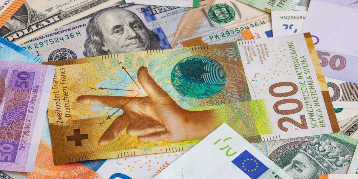 Elveția a făcut un pas semnificativ spre consolidarea monedei sale fizice, după ce o majoritate covârșitoare a alegătorilor a aprobat recent un referendum menit să asigure persistenta și disponibilitatea numerarului în economie