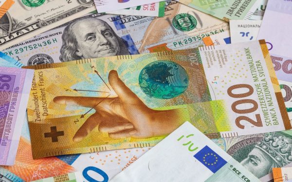 Elveția a făcut un pas semnificativ spre consolidarea monedei sale fizice, după ce o majoritate covârșitoare a alegătorilor a aprobat recent un referendum menit să asigure persistenta și disponibilitatea numerarului în economie