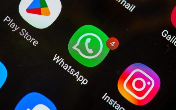 Lanțul olandez de supermarketuri Jumbo, al doilea cel mai mare din Olanda și Belgia, a introdus o metodă inovatoare pentru recrutare: aplicațiile pentru job-uri realizate acum prin WhatsApp, folosind un chatbot special dezvoltat pentru această platformă